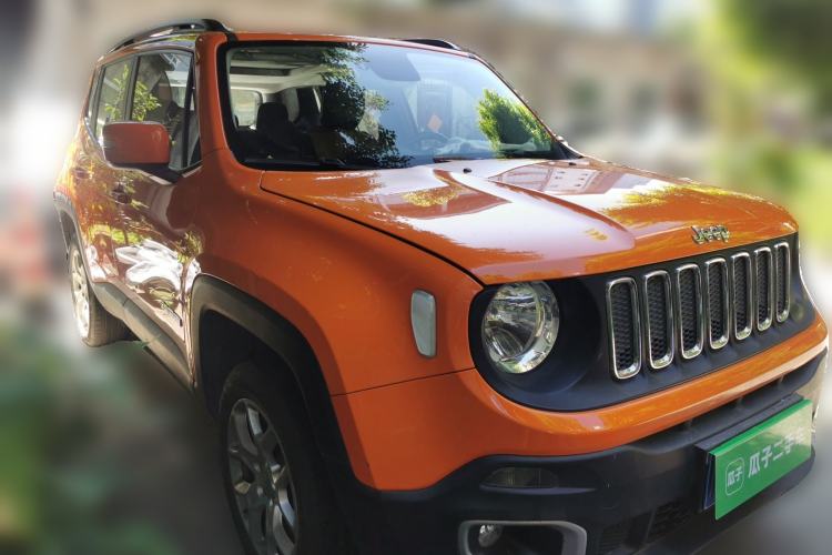 Used Jeep Renegade 2017 180TS Automatic Four-Wheel Drive Superior Edition Front Right 45 Deg