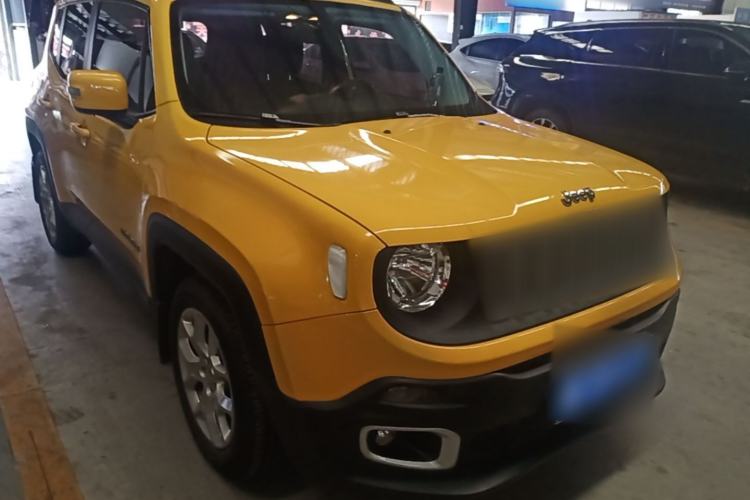 Used Jeep Renegade 2017 180T Automatic High-Energy Version Front Right 45 Deg