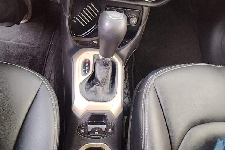 Used Jeep Renegade 2017 180T Automatic Kinetic Edition+ Gear Lever