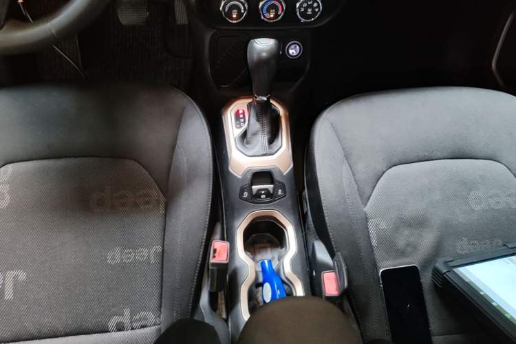 Used Jeep Renegade 2017 180T Automatic High-Energy Version Gear Lever