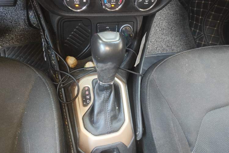 Used Jeep Renegade 2017 180T Automatic Kinetic Edition+ Gear Lever