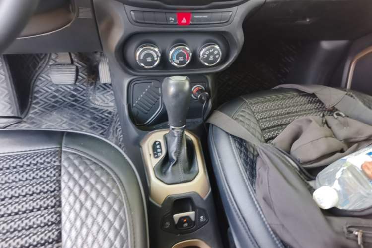 Used Jeep Renegade 2017 180T Automatic High-Energy Version Gear Lever