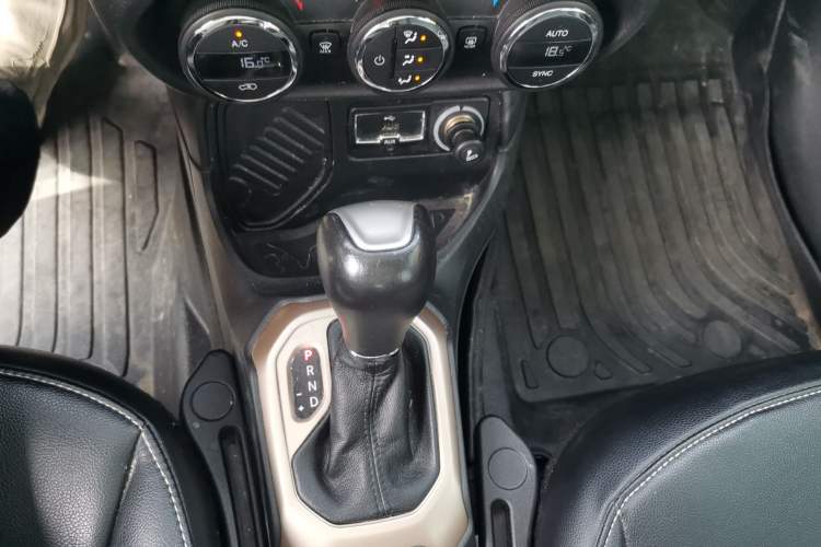 Used Jeep Renegade 2017 180T Automatic Jingneng Edition Gear Lever
