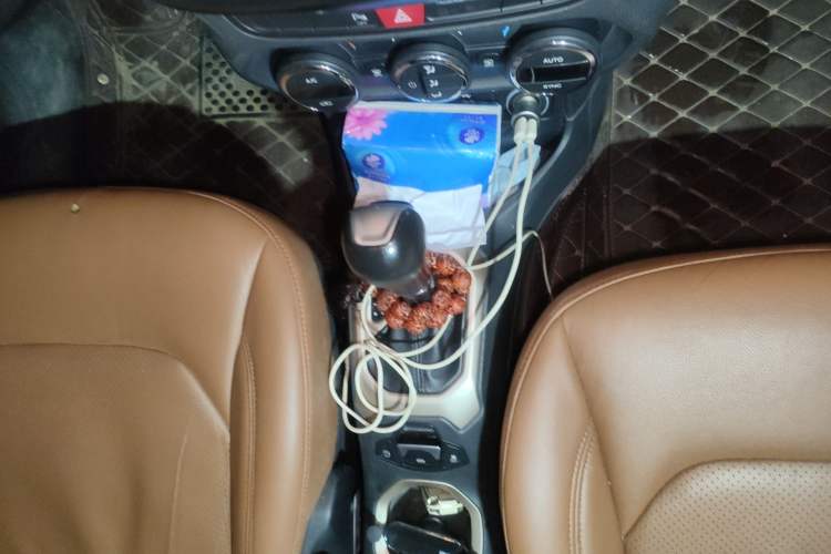 Used Jeep Renegade 2017 180T Automatic Jingneng Edition Gear Lever
