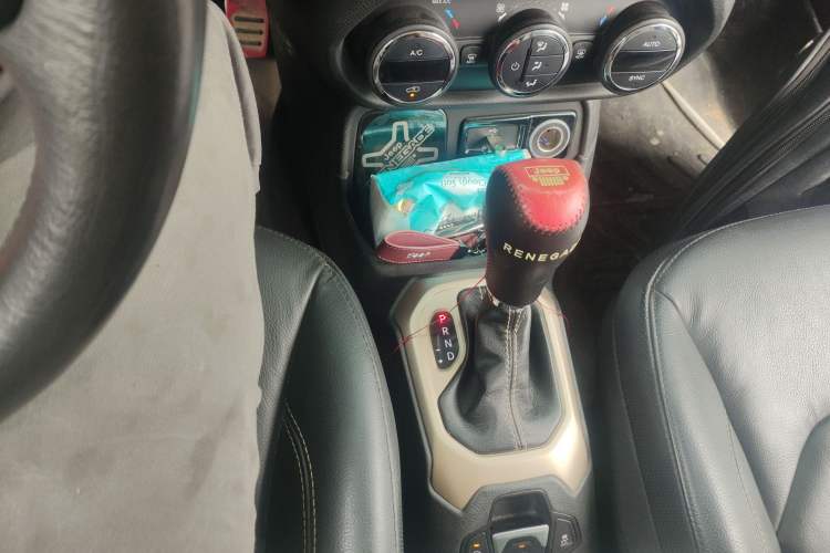 Used Jeep Renegade 2017 180T Automatic Smart Version Gear Lever