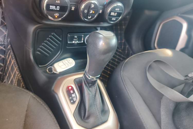 Used Jeep Renegade 2017 180T Automatic Jingneng Edition Gear Lever