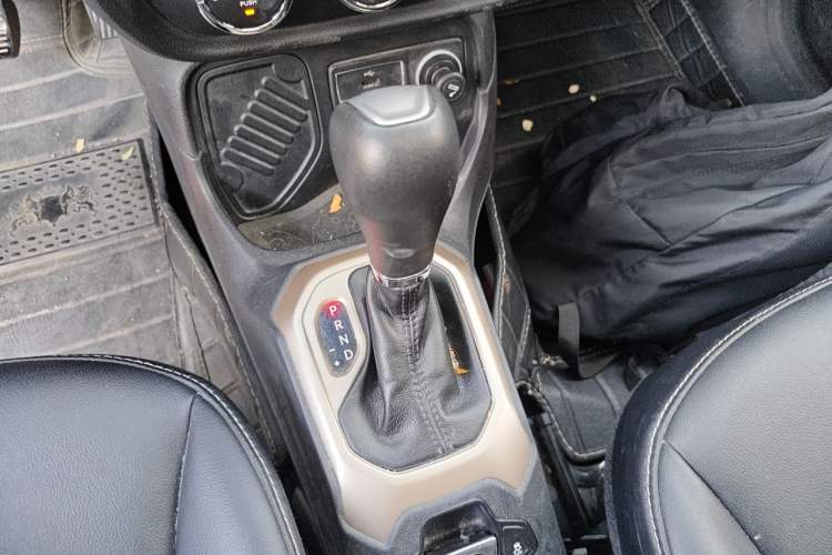 Used Jeep Renegade 2017 180T Automatic High-Energy Version Gear Lever