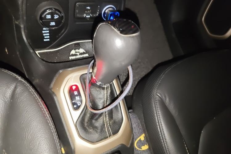 Used Jeep Renegade 2017 180TS Automatic All-Wheel Drive Versatile Edition Gear Lever
