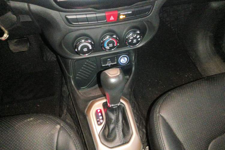 Used Jeep Renegade 2017 180T Automatic Kinetic Edition+ Gear Lever