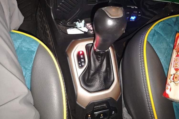 Used Jeep Renegade 2017 180T Automatic Kinetic Edition+ Gear Lever