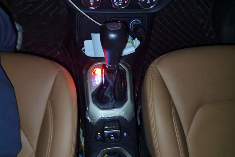 Used Jeep Renegade 2017 180T Automatic Kinetic Edition+ Gear Lever