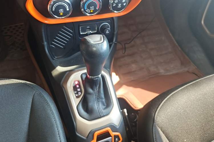 Used Jeep Renegade 2017 180T Automatic High-Energy Version Gear Lever