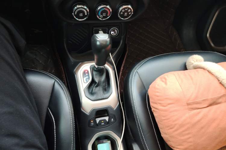 Used Jeep Renegade 2017 180T Automatic High-Energy Version Gear Lever