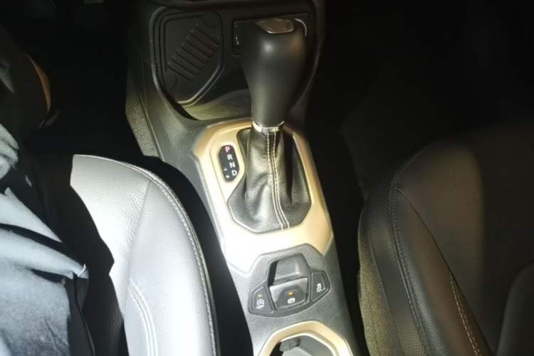 Used Jeep Renegade 2017 180T Automatic Smart Version Gear Lever