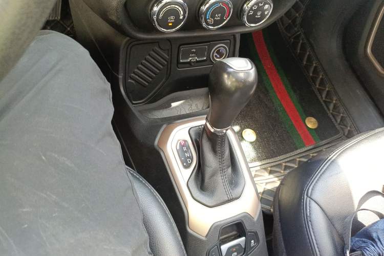 Used Jeep Renegade 2017 180T Automatic High-Energy Version Gear Lever