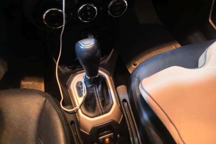 Used Jeep Renegade 2017 180T Automatic Smart Version Gear Lever