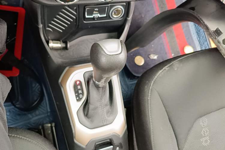 Used Jeep Renegade 2017 180T Automatic High-Energy Version Gear Lever