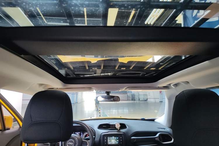 Used Jeep Renegade 2017 180T Automatic High-Energy Version Headliner