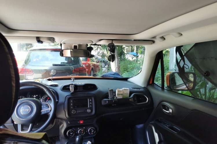 Used Jeep Renegade 2017 180TS Automatic Four-Wheel Drive Superior Edition Headliner