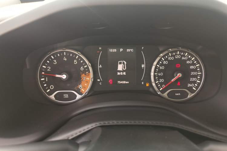 Used Jeep Renegade 2017 180TS Automatic Four-Wheel Drive Superior Edition Instrument Cluster