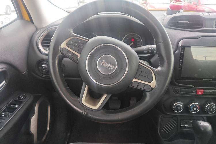 Used Jeep Renegade 2017 180T Automatic High-Energy Version Interior 2