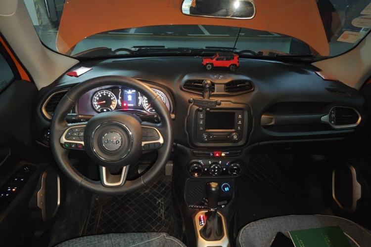 Used Jeep Renegade 2017 180T Automatic Jingneng Edition Interior 2