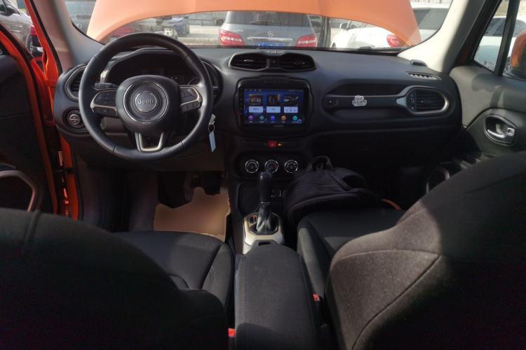 Used Jeep Renegade 2017 180T Automatic High-Energy Version Interior 2