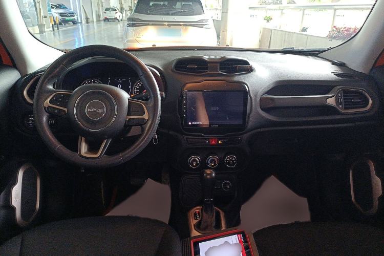Used Jeep Renegade 2017 180T Automatic High-Energy Version Interior 2