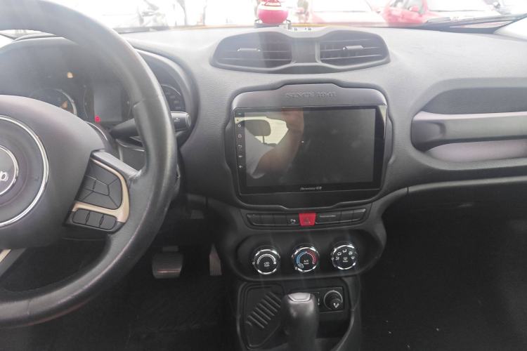Used Jeep Renegade 2017 180T Automatic High-Energy Version Interior 3