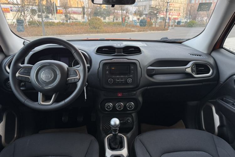 Used Jeep Renegade 2017 180T Manual Kinetic Edition Interior 3