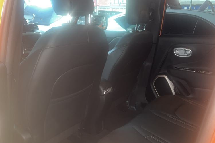 Used Jeep Renegade 2017 180TS Automatic All-Wheel Drive Versatile Edition Interior 3