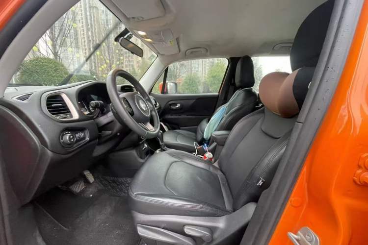 Used Jeep Renegade 2017 180T Automatic Kinetic Edition+ Interior 3