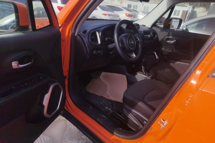 Used Jeep Renegade 2017 180T Automatic High-Energy Version Interior 3
