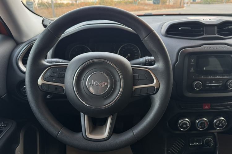Used Jeep Renegade 2017 180T Manual Kinetic Edition Interior 4