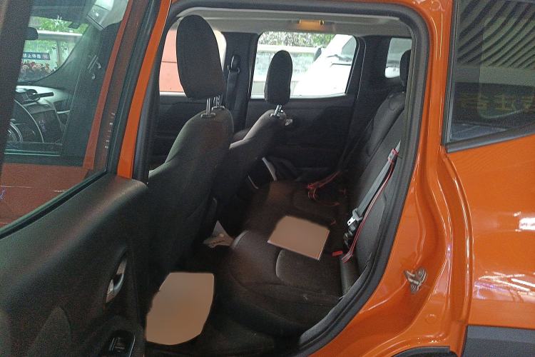 Used Jeep Renegade 2017 180T Automatic High-Energy Version Interior 4