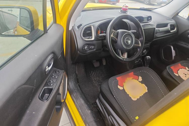 Used Jeep Renegade 2017 180T Automatic High-Energy Version Interior 5