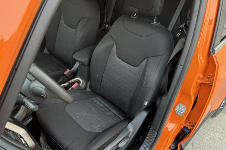 Used Jeep Renegade 2017 180T Manual Kinetic Edition Interior 5