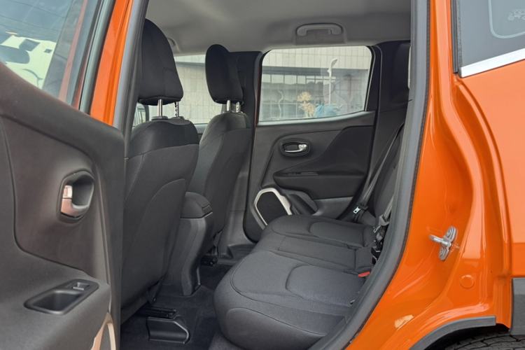 Used Jeep Renegade 2017 180T Manual Kinetic Edition Interior 6
