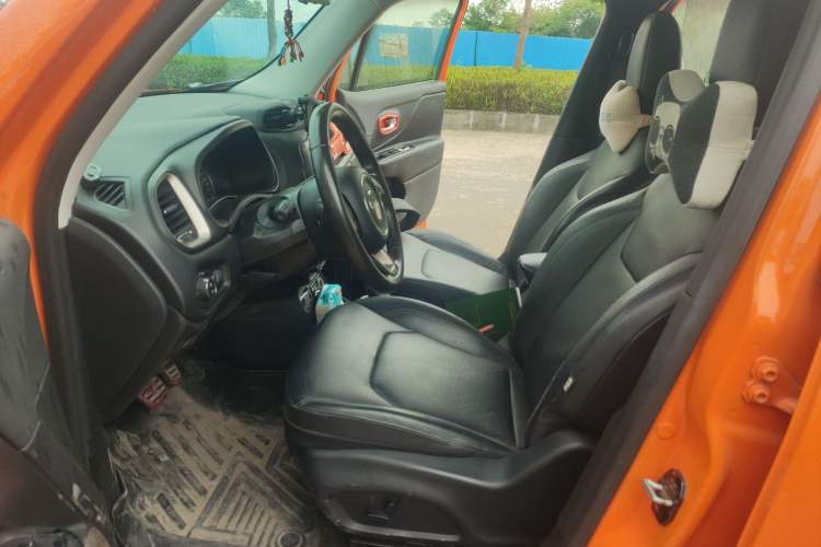Used Jeep Renegade 2017 180T Automatic Smart Version Left Front Seat