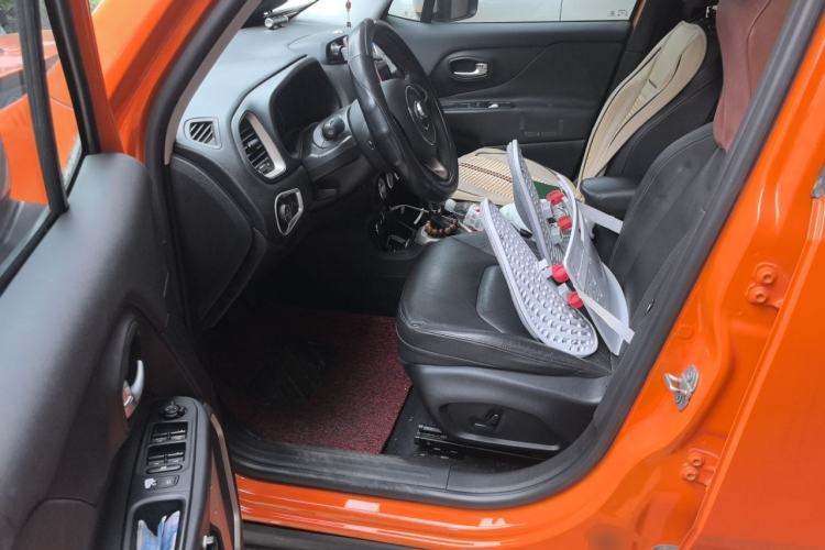 Used Jeep Renegade 2017 180TS Automatic All-Wheel Drive Versatile Edition Left Front Seat