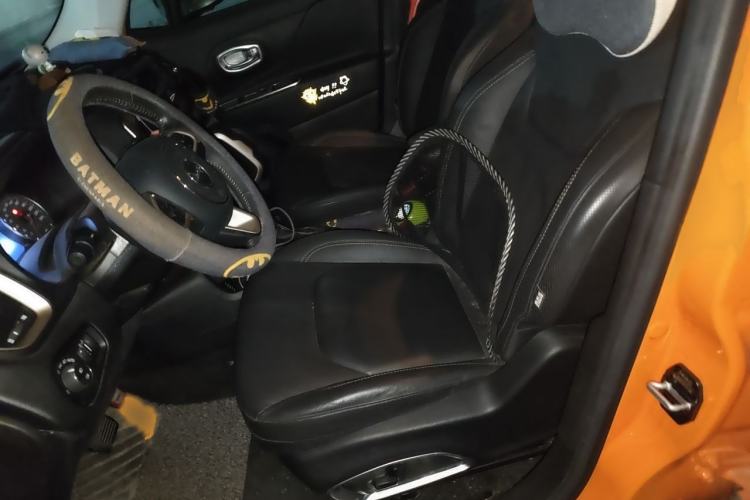 Used Jeep Renegade 2017 180TS Automatic All-Wheel Drive Versatile Edition Left Front Seat