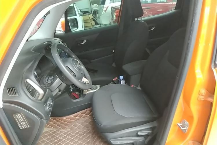 Used Jeep Renegade 2017 180T Automatic High-Energy Version Left Front Seat