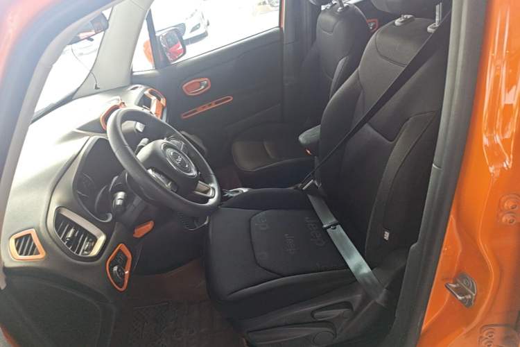 Used Jeep Renegade 2017 180T Automatic High-Energy Version Left Front Seat