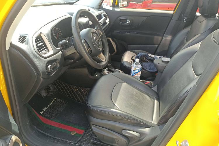Used Jeep Renegade 2017 180T Automatic High-Energy Version Left Front Seat