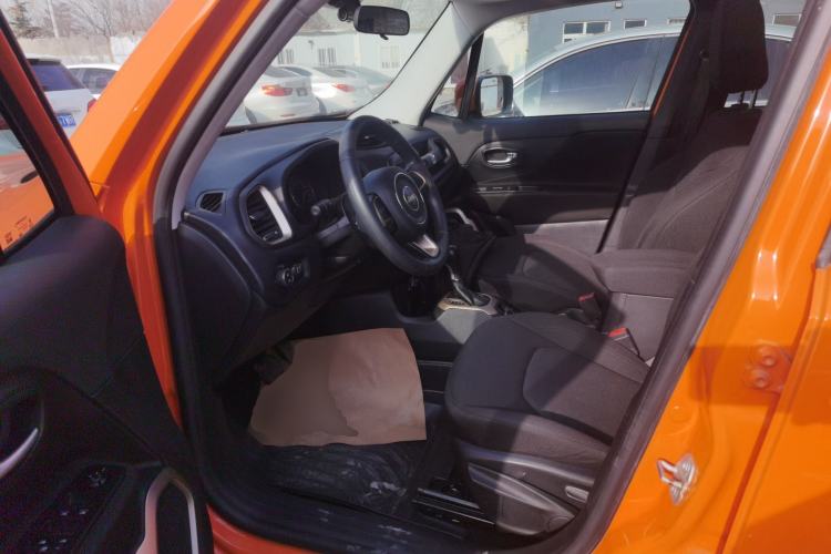 Used Jeep Renegade 2017 180T Automatic High-Energy Version Left Front Seat