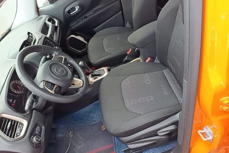 Used Jeep Renegade 2017 180T Automatic High-Energy Version Left Front Seat
