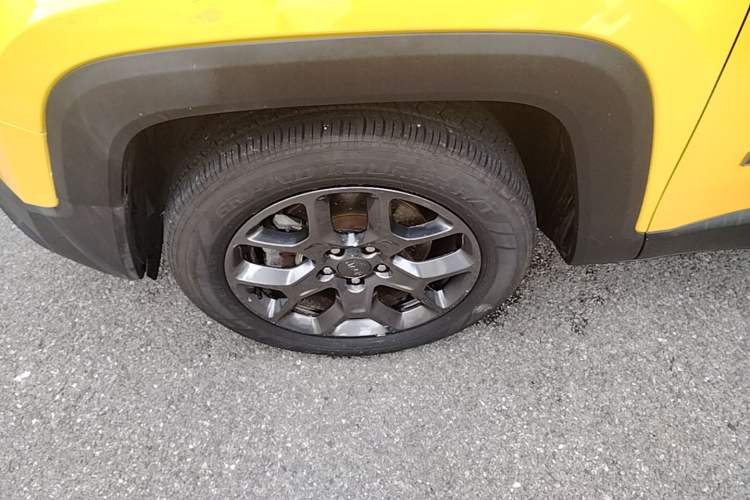 Used Jeep Renegade 2017 180T Automatic Kinetic Edition+ Left Front Wheel Hub