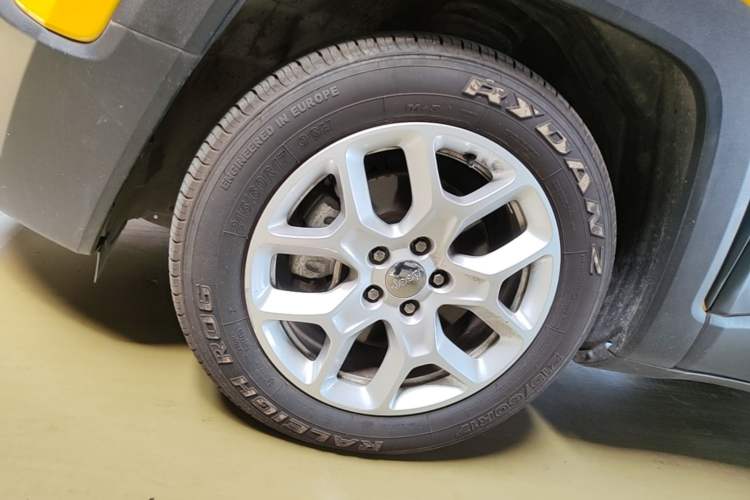 Used Jeep Renegade 2017 180T Automatic High-Energy Version Left Front Wheel Hub