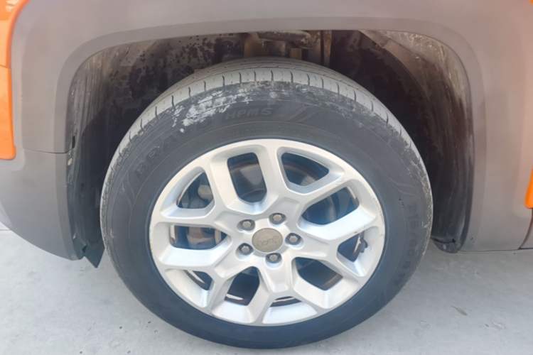 Used Jeep Renegade 2017 180T Automatic Jingneng Edition Left Front Wheel Hub