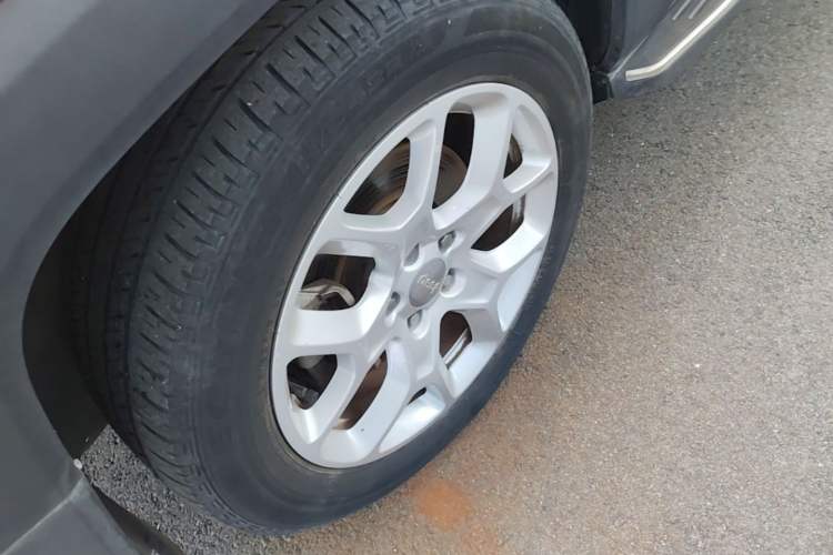 Used Jeep Renegade 2017 180T Automatic High-Energy Version Left Front Wheel Hub
